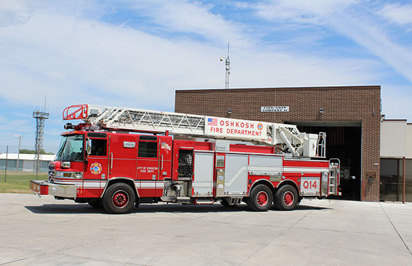 2016 Pierce Quantum Quint with 105 foot ladder