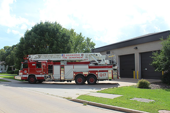 2016 Pierce Quantum Quint with 105 foot Ladder